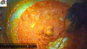 Bhunnai of gravy masala for chicken curry