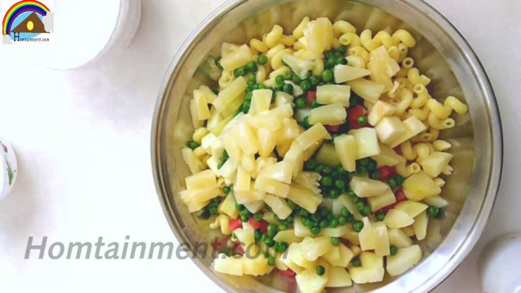 Mixing of vegetables and fruits