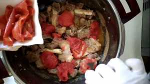 Removing peels of tomato for makhni Mutton Karahi