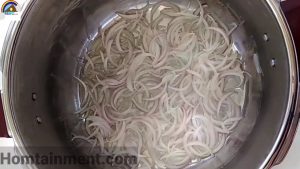 Translucent onion slices for mutton yakhni pulao