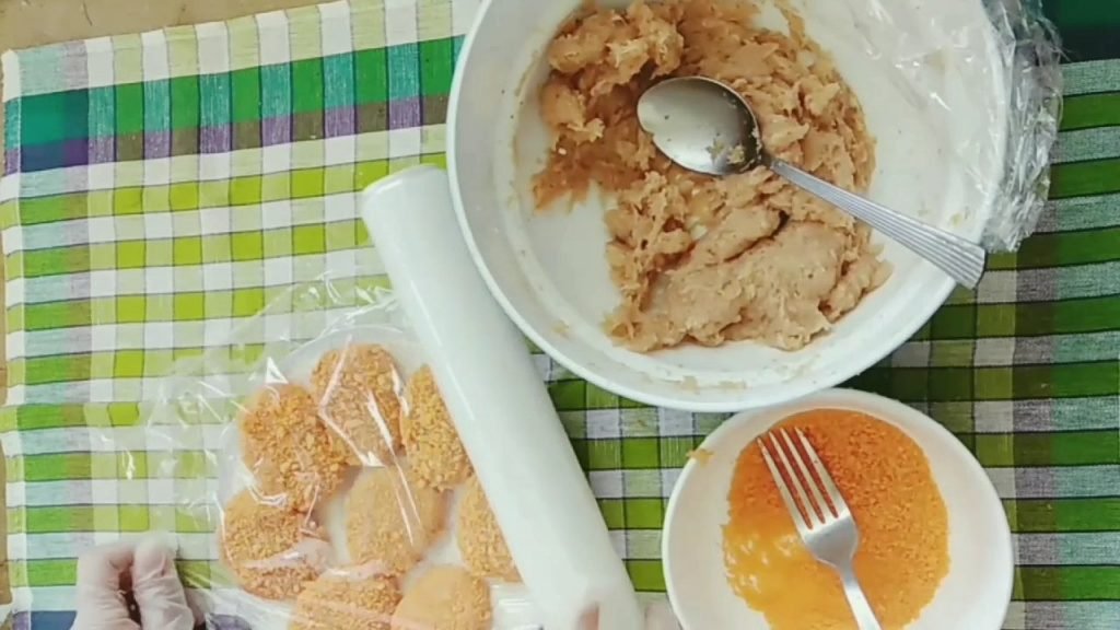 Layering of plastic for storing nuggets
